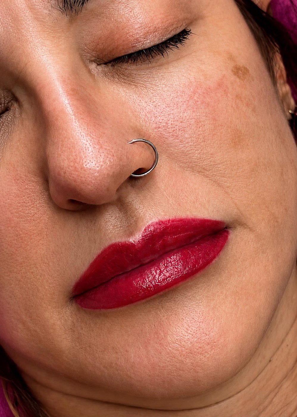 Micropigmentación de labios, color rojo intenso