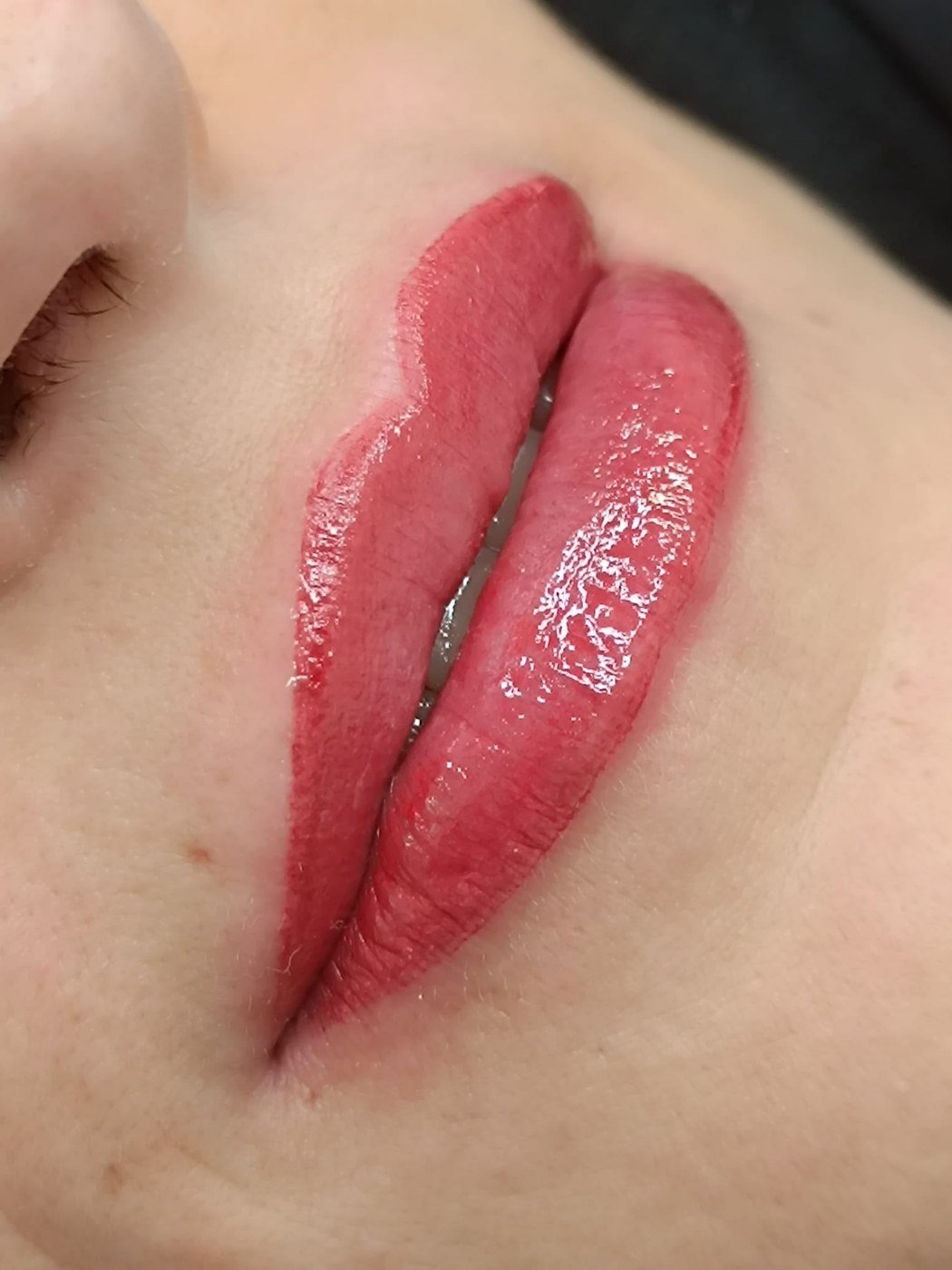Micropigmentación de labios con contorno definido